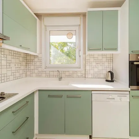 Cozy Flat With Balcony Near Beach In Konyaalti דירה *