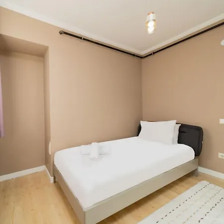 Cozy Flat With Balcony Near Beach In Konyaalti דירה *