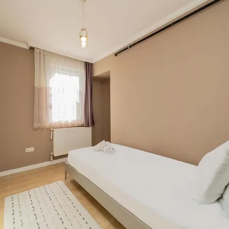 Cozy Flat With Balcony Near Beach In Konyaalti Apartmán