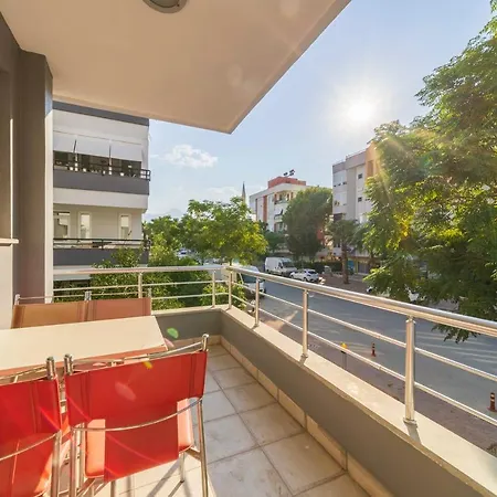 Cozy Flat With Balcony Near Beach In Konyaalti شقة أنطاليا
